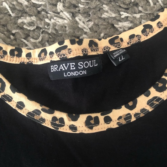 Torrid • Leopard Trim Cropped Tee - Picture 2 of 3